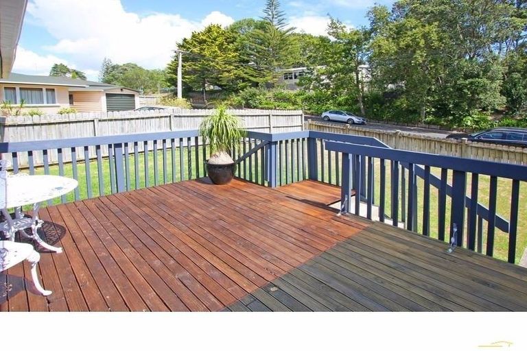 Photo of property in 9 Trelawn Place, Cockle Bay, Auckland, 2014