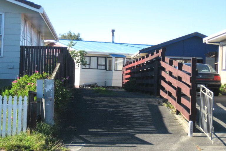 Photo of property in 24 Simcox Street, Otaki Beach, Otaki, 5512