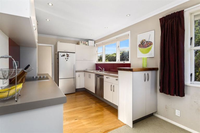 Photo of property in 1 Angell Street, Johnsonville, Wellington, 6037