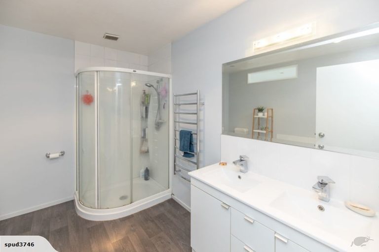 Photo of property in 2/25 Grove Road, Addington, Christchurch, 8024