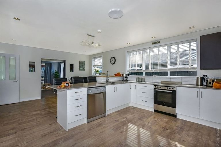 Photo of property in 43 Effingham Street, North New Brighton, Christchurch, 8083