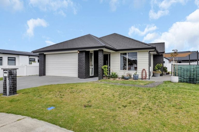Photo of property in 16 Maturiki Drive, One Tree Point, 0118