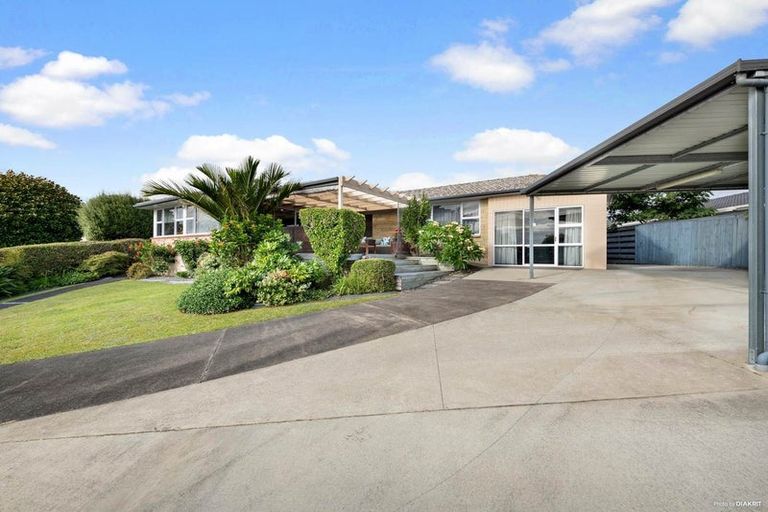 Photo of property in 13 Quibray Place, Botany Downs, Auckland, 2010