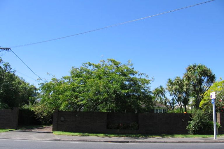 Photo of property in 2/58 Shakespeare Road, Milford, Auckland, 0620