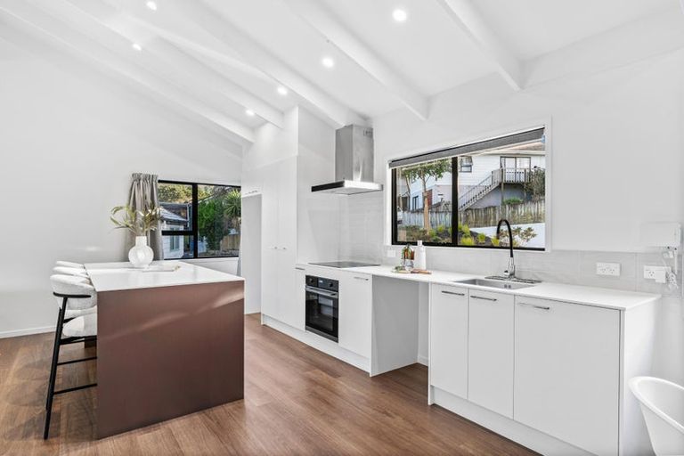 Photo of property in 14 Landsdale Place, Massey, Auckland, 0614