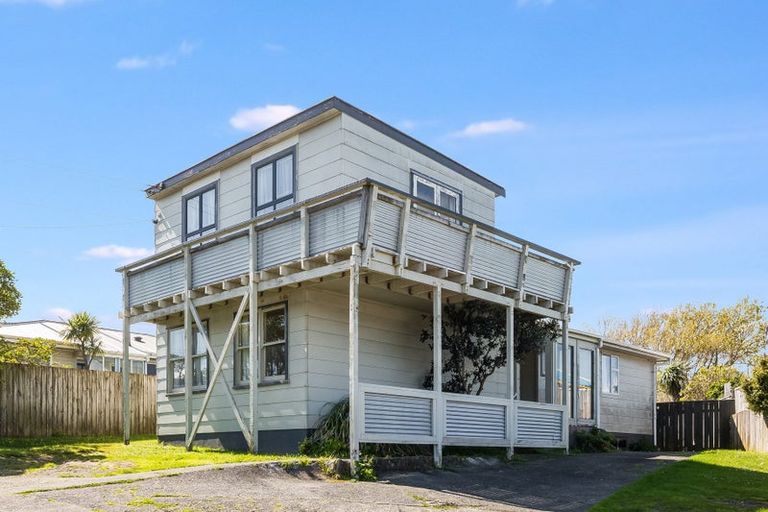 Photo of property in 111 Te Pene Avenue, Titahi Bay, Porirua, 5022