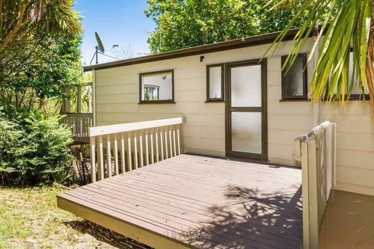 Photo of property in 1/42 Woodlands Crescent, Browns Bay, Auckland, 0630