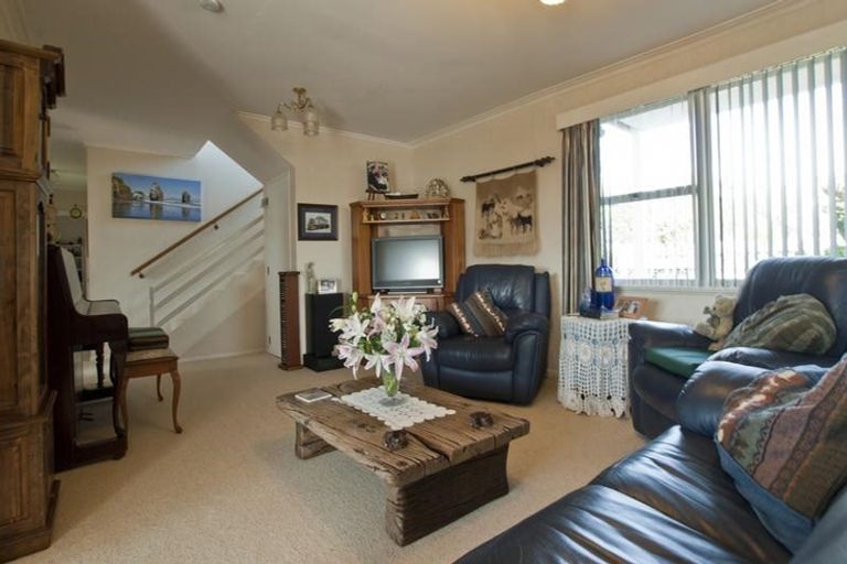 Photo of property in 1/99 Pah Road, Cockle Bay, Auckland, 2014