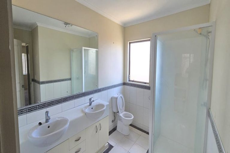 Photo of property in 12 Glanmire Place, Flat Bush, Auckland, 2016