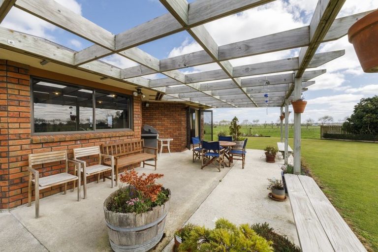 Photo of property in 689 Makerua Road, Tokomaru, Palmerston North, 4474