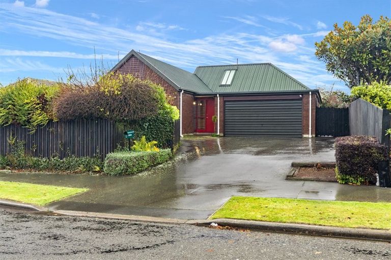 Photo of property in 6 Westgrove Avenue, Avonhead, Christchurch, 8042