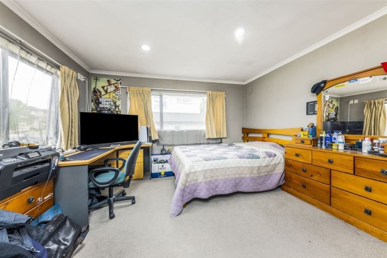 Photo of property in 1 Seresin Crescent, Flat Bush, Auckland, 2016