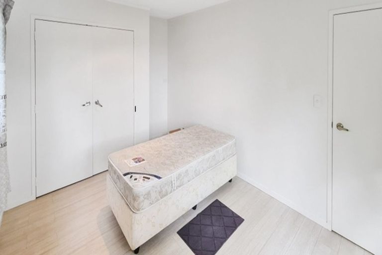 Photo of property in 9 Ngatoa Place, Glenfield, Auckland, 0629