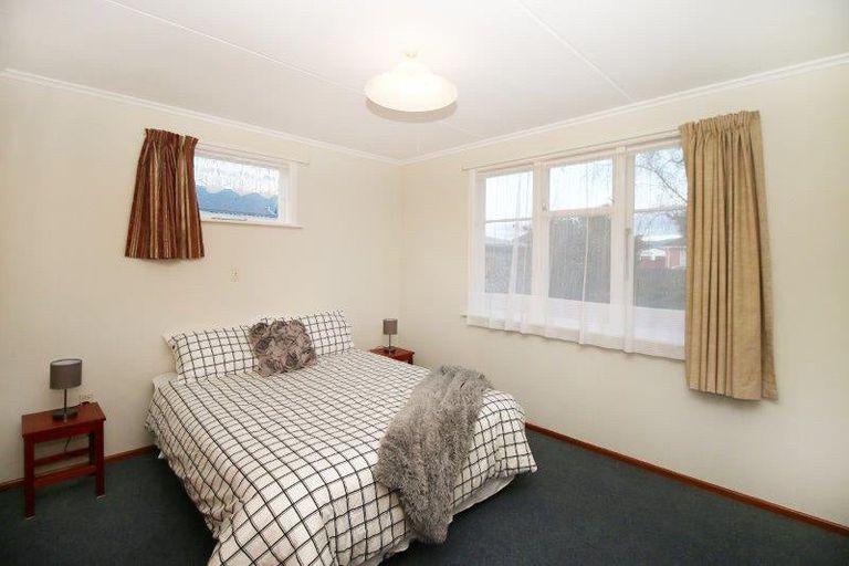 Photo of property in 5 Waterloo Crescent, Hokowhitu, Palmerston North, 4410
