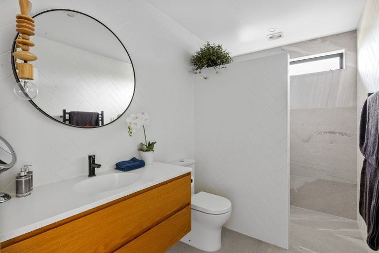 Photo of property in 10 Hillcrest Road, Hatfields Beach, Orewa, 0931