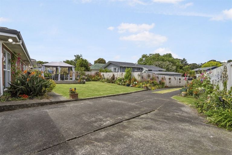 Photo of property in 7 Woodman Place, West Harbour, Auckland, 0618