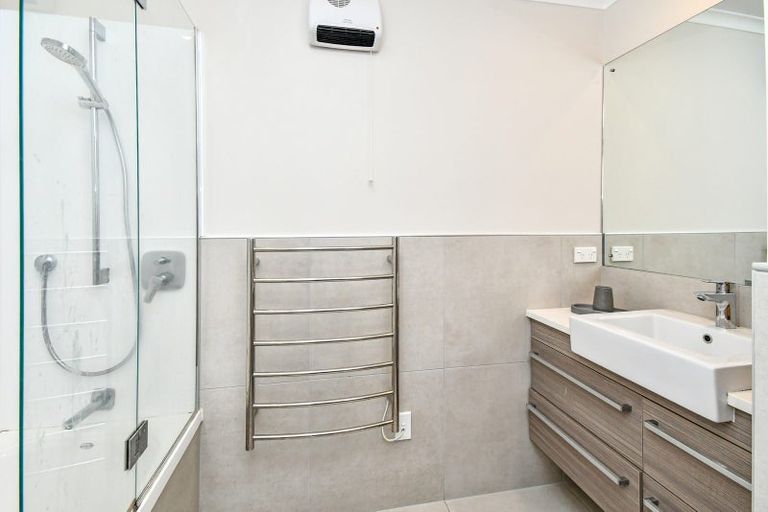 Photo of property in 2 Kamana Road, Flat Bush, Auckland, 2019