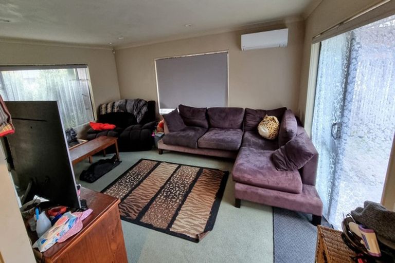 Photo of property in 17 Old Park Place, Takanini, 2112