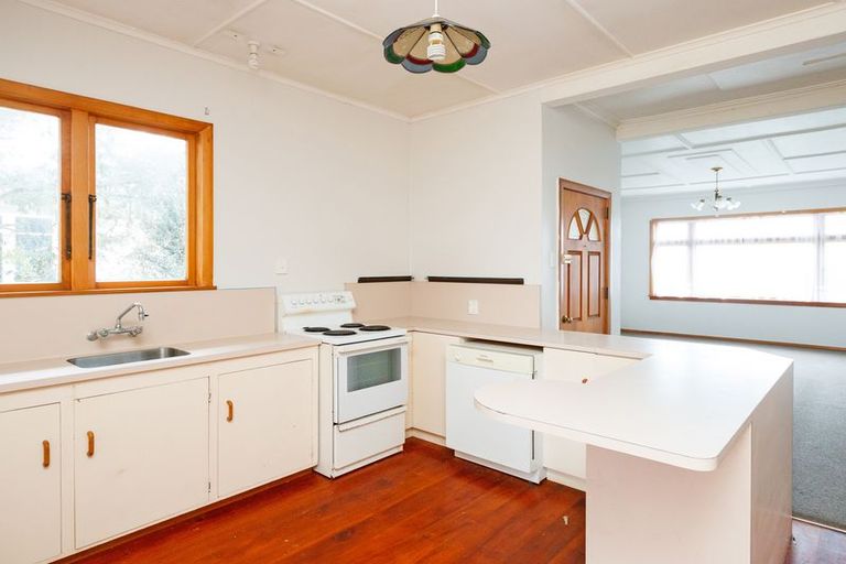 Photo of property in 5 Wood Street, Takaro, Palmerston North, 4410