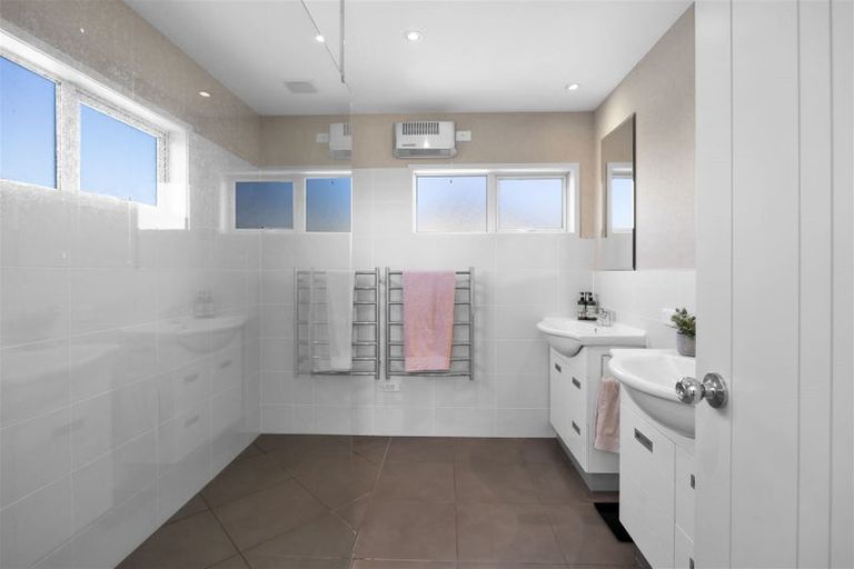 Photo of property in 10 Sampson Avenue, Waiwhakaiho, New Plymouth, 4312