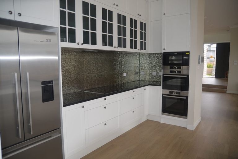 Photo of property in 17 Lagonda Rise, Oteha, Auckland, 0632