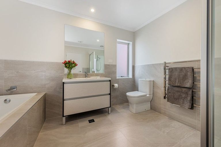 Photo of property in 10 Waimoana Close, Massey, Auckland, 0614