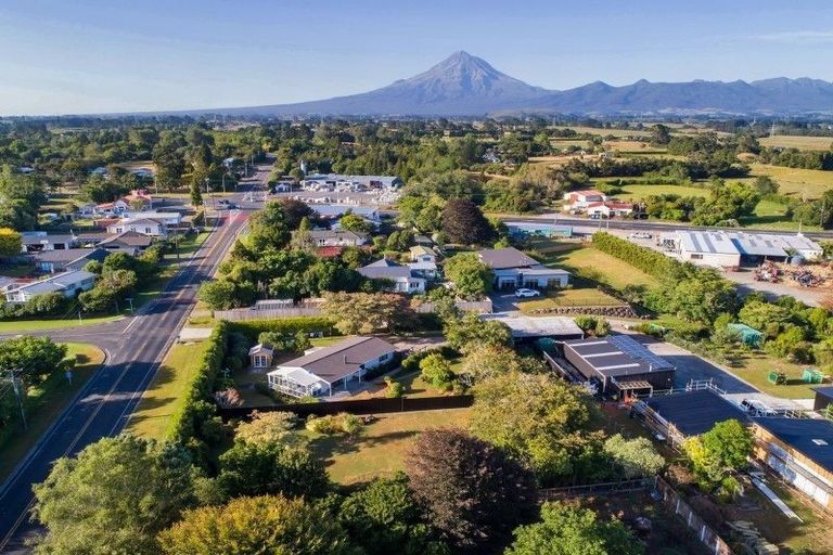 Photo of property in 1266 Egmont Road, Egmont Village, New Plymouth, 4372