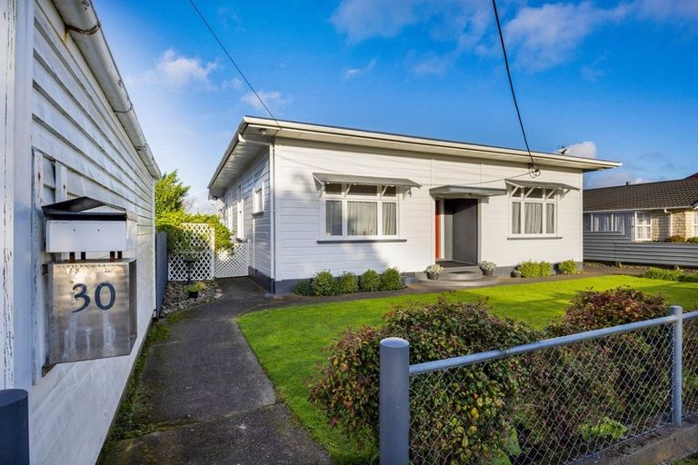 Photo of property in 30 Argyle Street, Hawera, 4610