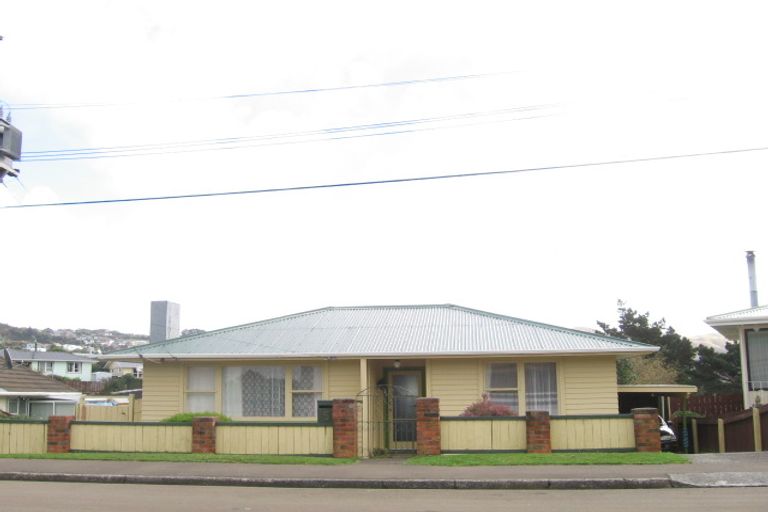 Photo of property in 5 Cara Crescent, Paparangi, Wellington, 6037