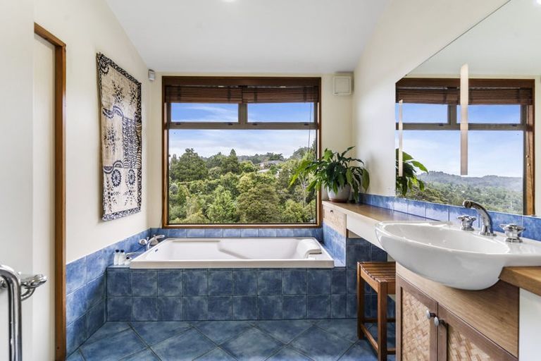 Photo of property in 318 Forest Road, Waiatarua, Auckland, 0612