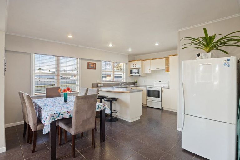 Photo of property in 17 Filmer Place, Melville, Hamilton, 3206