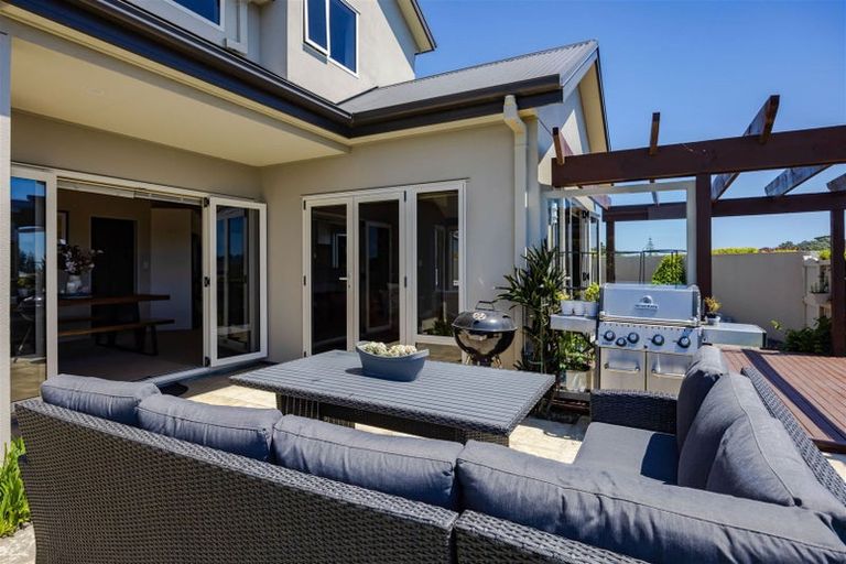 Photo of property in 10 Sampson Avenue, Waiwhakaiho, New Plymouth, 4312