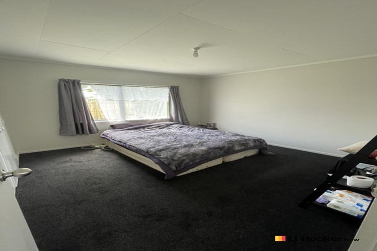Photo of property in 2/5 Solveig Place, Randwick Park, Auckland, 2105