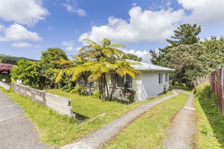 Photo of property in 65 Waihora Crescent, Waitangirua, Porirua, 5024