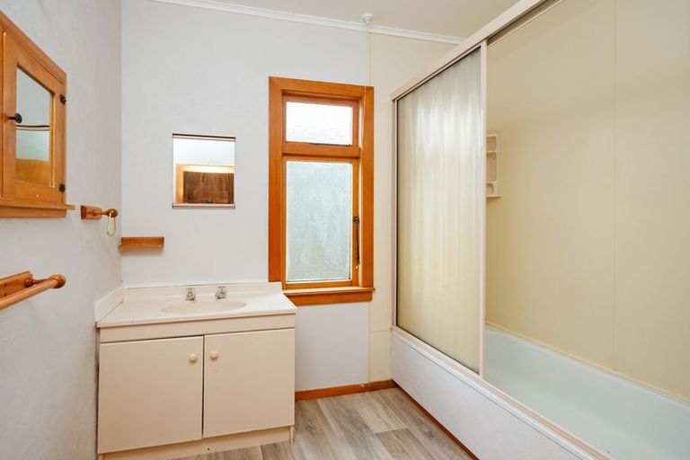 Photo of property in 5 Wood Street, Takaro, Palmerston North, 4410