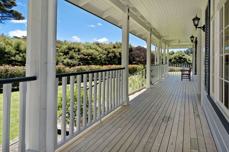 Photo of property in 33 Cochran Road, Oratia, Auckland, 0604