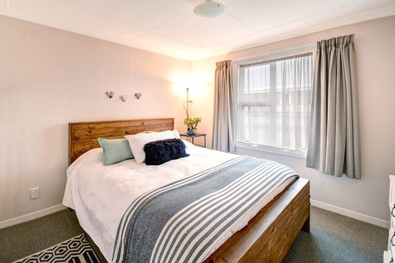 Photo of property in 141 Macandrew Road, South Dunedin, Dunedin, 9012