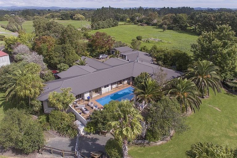Photo of property in 63 Riverland Road, Kumeu, 0892