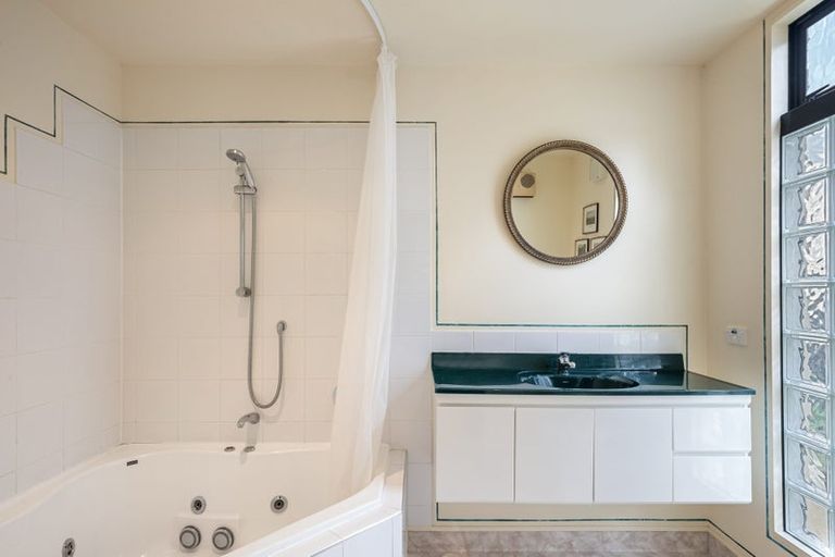 Photo of property in 142 Winara Avenue, Waikanae, 5036