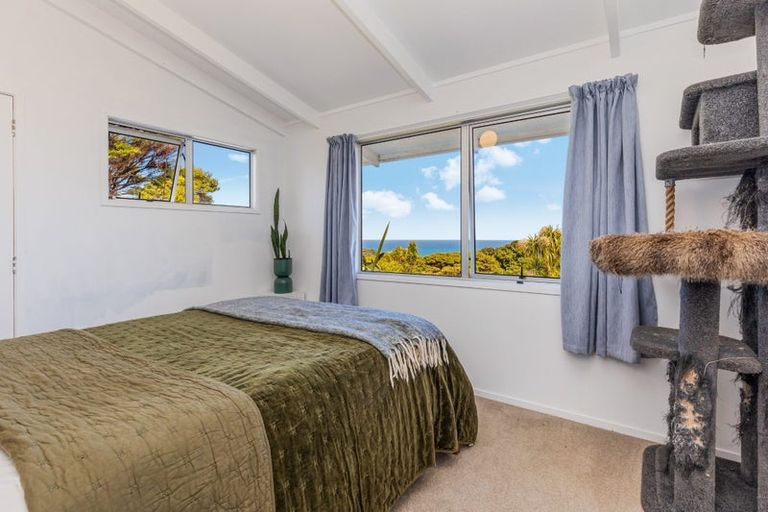 Photo of property in 13 Te Ahuahu Road, Piha, New Lynn, 0772