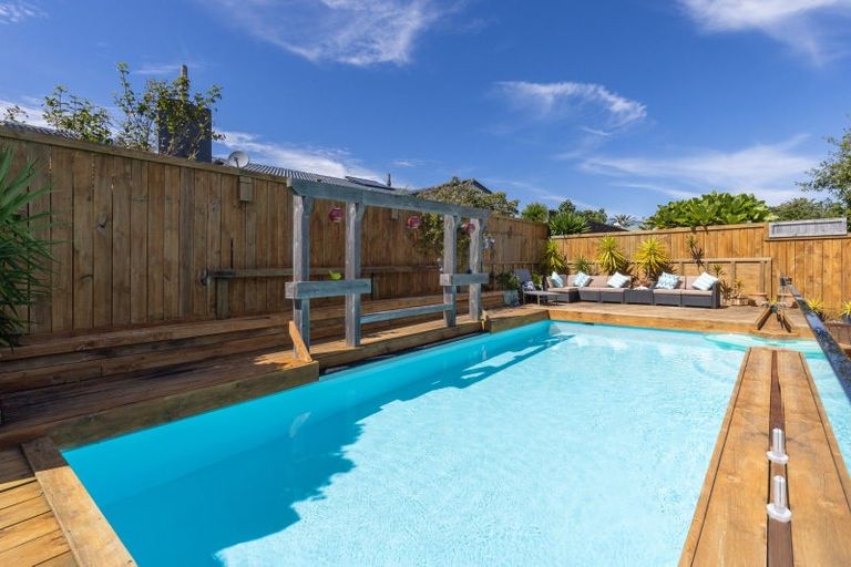 Photo of property in 16 Whyte Street, Paraparaumu Beach, Paraparaumu, 5032