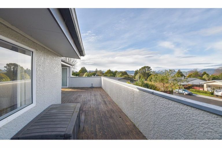 Photo of property in 3 Tirita Street, Kawaha Point, Rotorua, 3010