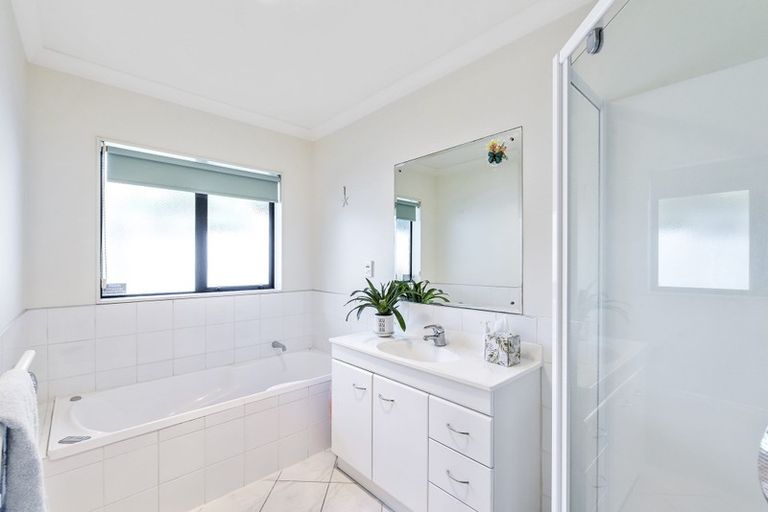 Photo of property in 10 Aburoc Place, Paraparaumu Beach, Paraparaumu, 5032