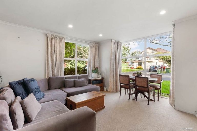 Photo of property in 27 The Track, Takanini, 2112