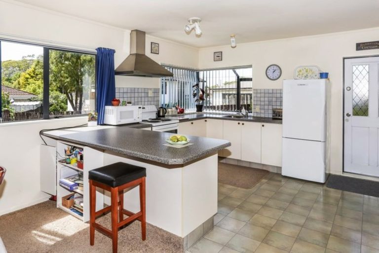 Photo of property in 6 Riverside Drive, Waiuku, 2123