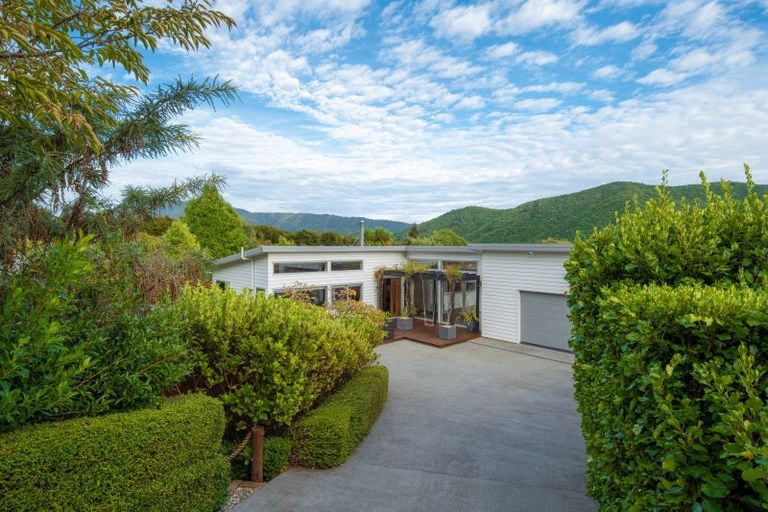 Photo of property in 24 Waimarama Street, Waikawa, Picton, 7220