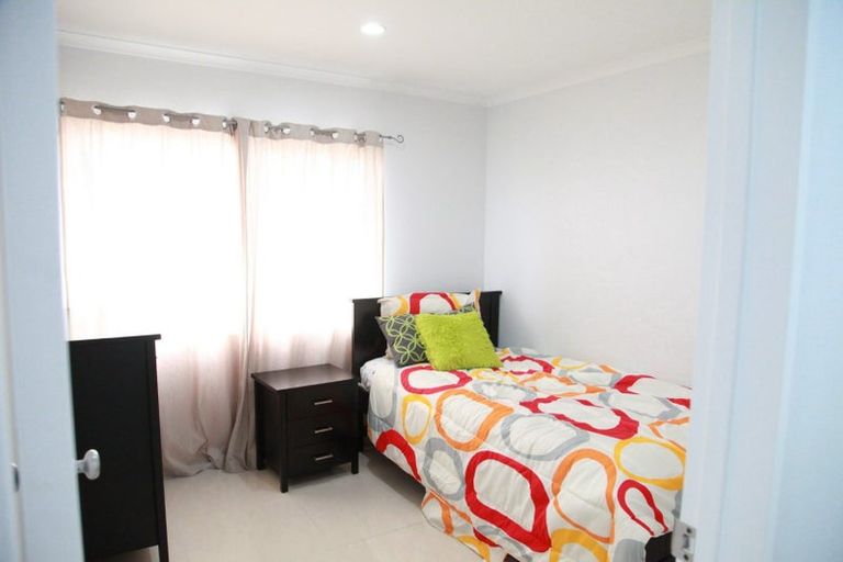 Photo of property in 22 Ashmere Lane, Weymouth, Auckland, 2103