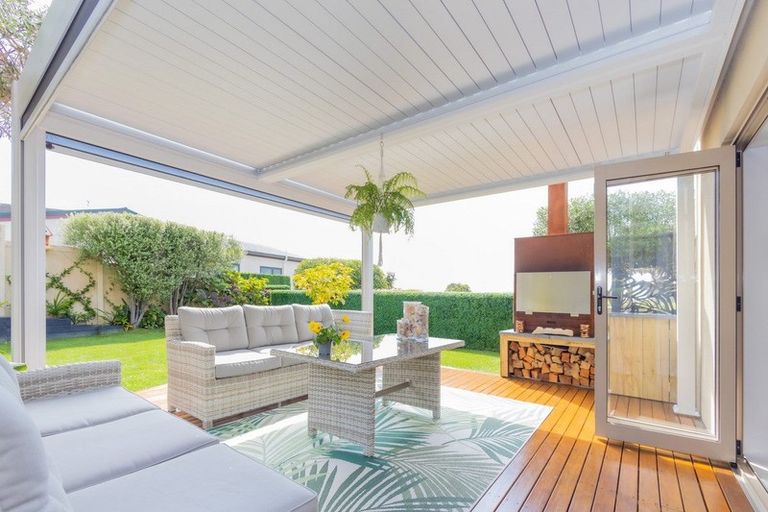 Photo of property in 21 West Hoe Heights, Orewa, 0931