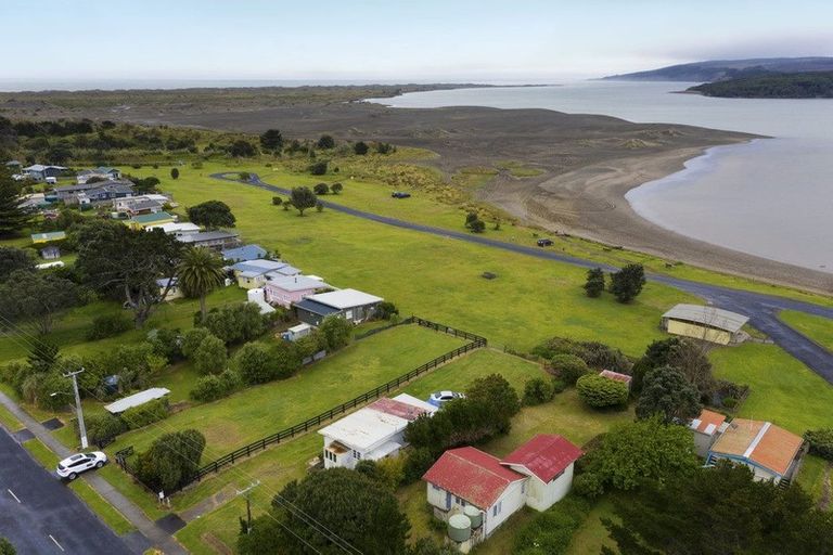 Photo of property in 94 Maunsell Road, Port Waikato, 2695