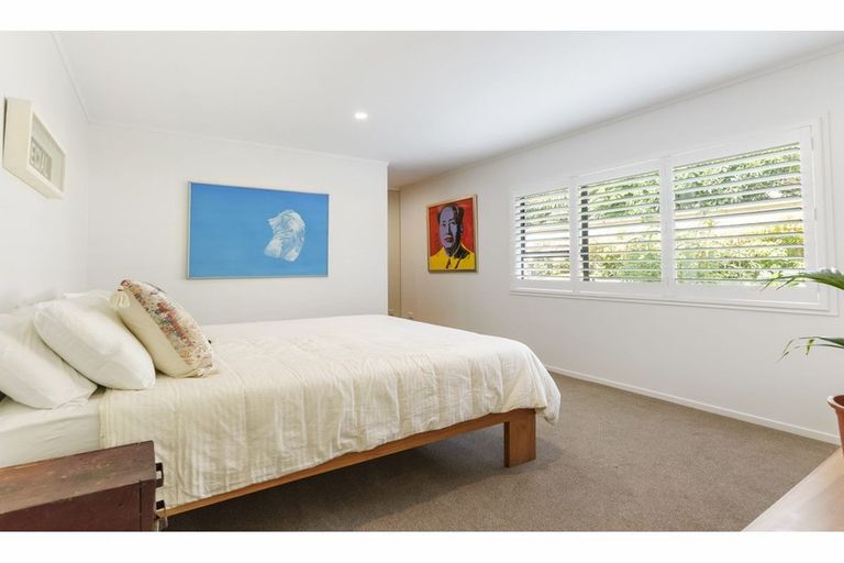 Photo of property in 6 Edgewater Grove, Orewa, 0931